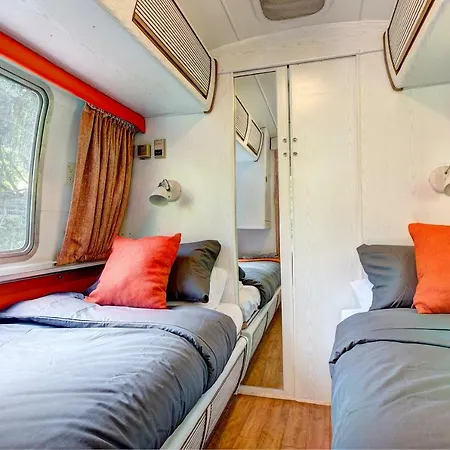 Glamping 1970 American Airstream Motorhome Ponsanooth Exterior photo