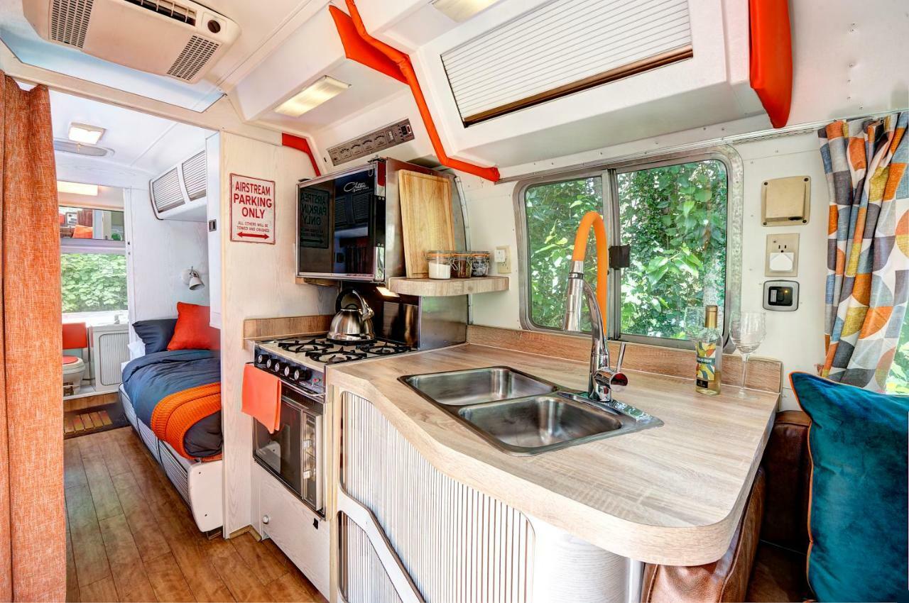 Holiday home Glamping 1970 American Airstream Motorhome Ponsanooth