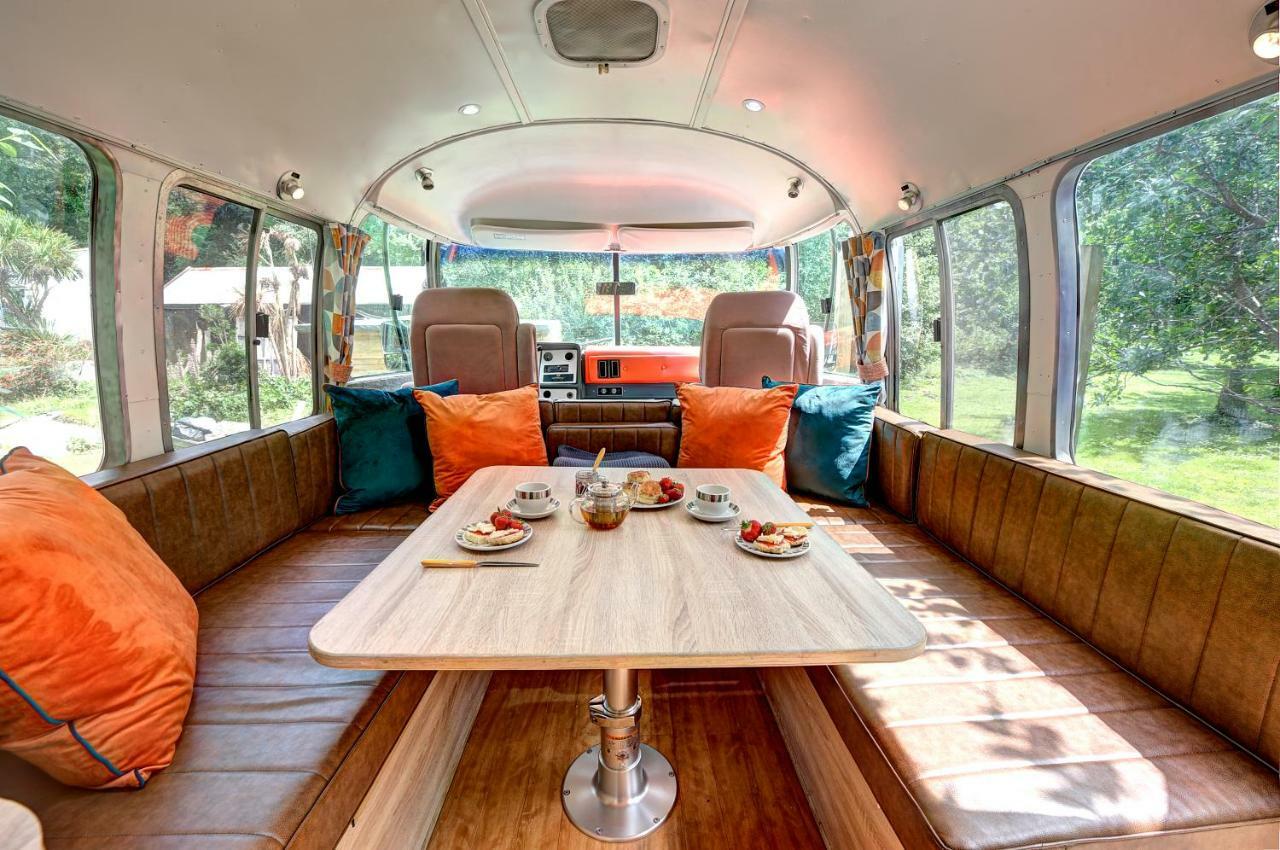 Holiday home Glamping 1970 American Airstream Motorhome Ponsanooth